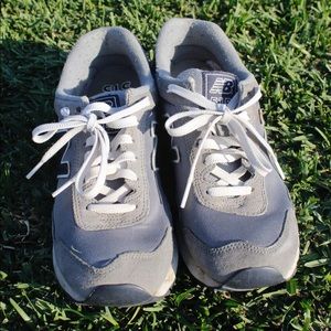 Women’s 9 Gray and Navy 515 New Balances.